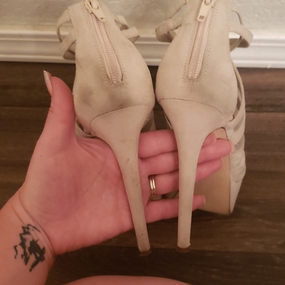 High heels - Picture 4 of 4